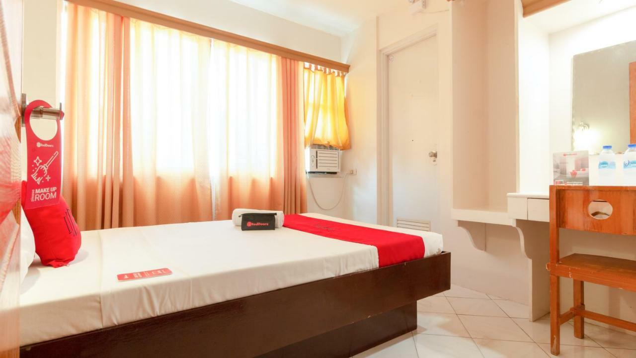 Hotel Reddoorz @ Paterno Street Tacloban Exteriér fotografie